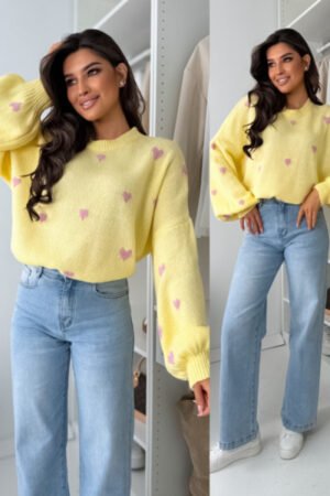 Megztinis su širdelės formos lama pastelinėmis geltonomis spalvomis